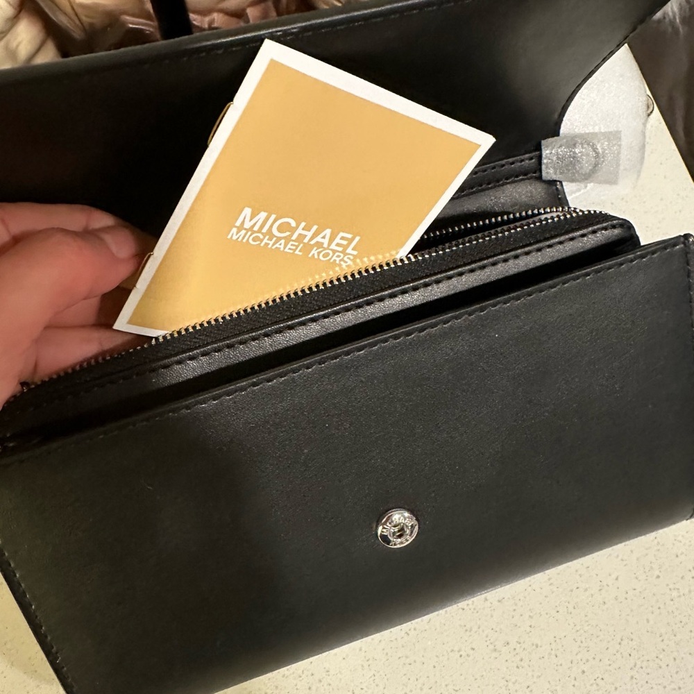 MK Jet Set crossbody NWT!!  black & Gray (retails $229) - Picture 9 of 11